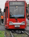 Person unter KVB Bahn Koeln Lindenthal Aachenerstr Universitaetstr P11